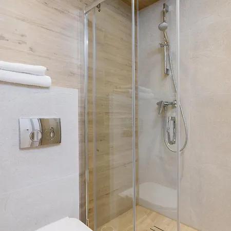 아파트 Ap Silver Night Dust - 1Br & Ac - Centrum